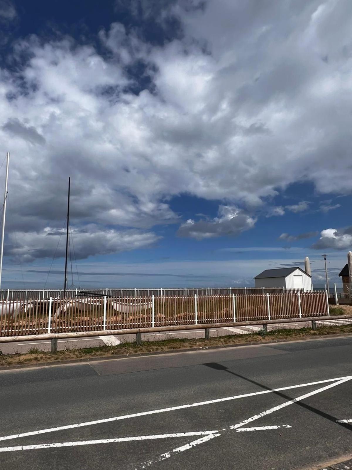 Un Coin Paisible En Front De Mer Villa Ouistreham Buitenkant foto